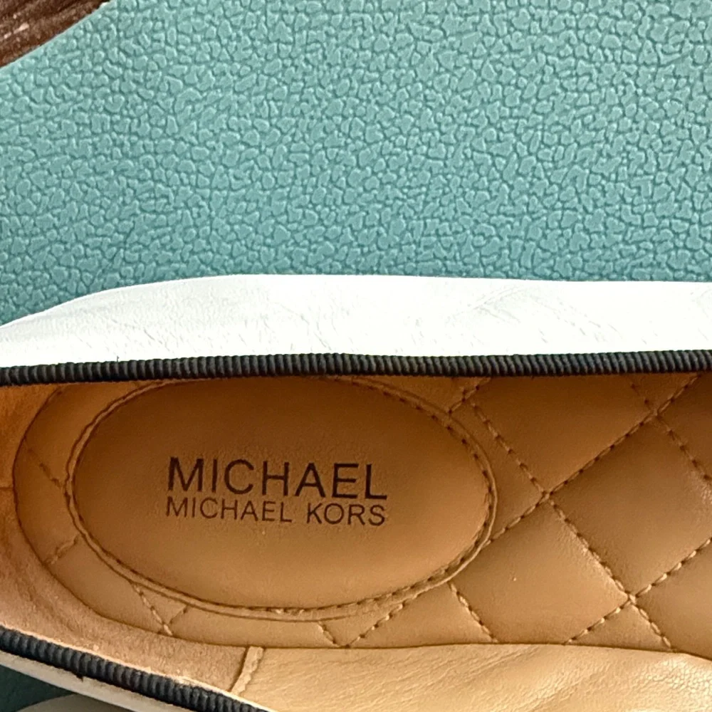 MICHAEL Michael Kors White Leather Ballet Flats with Black Patent Cap Toe - Picture 2 of 6